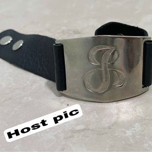 ‼️🖤 Lisa Stewart monogrammed B leather bracelet🖤‼️